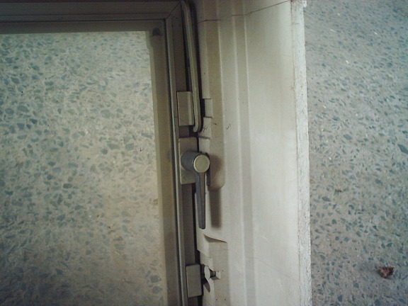 fiwa24.de - Lagerabverkauf: Kellerfenster mit Rahmen aus